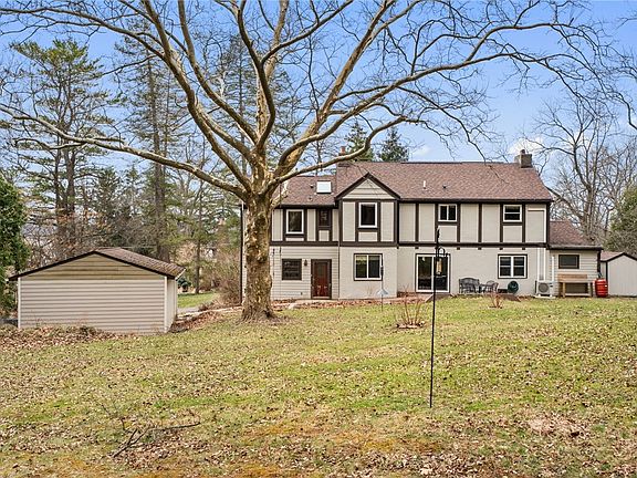3rd image of 425 Hanshaw Rd