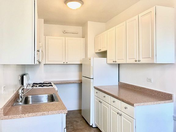 3rd image of 1135 N Dearborn St #1