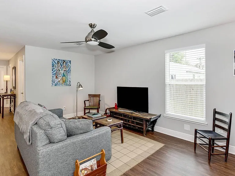 609 N Reus St — Photo 5
