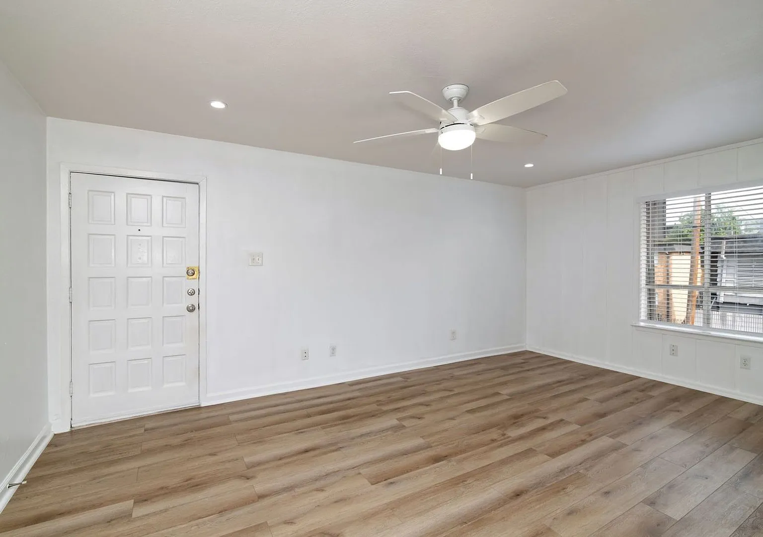 2808 Throckmorton St — Photo 4