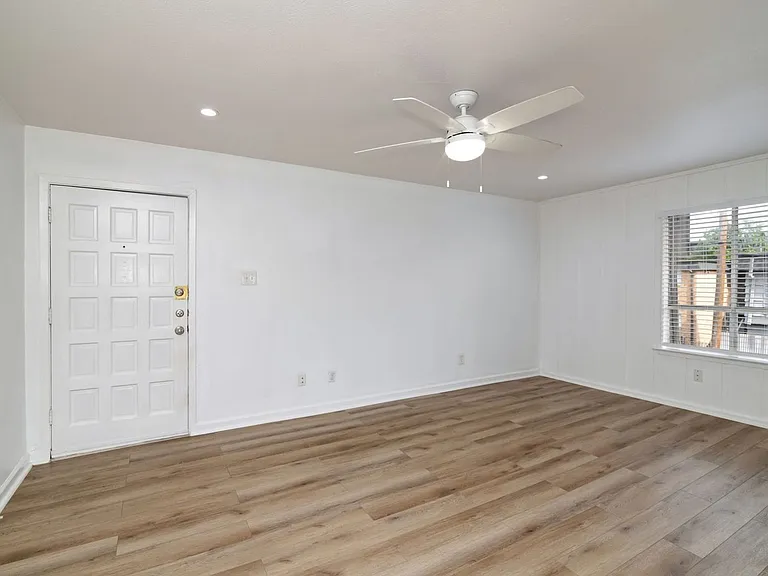 2808 Throckmorton St — Photo 6