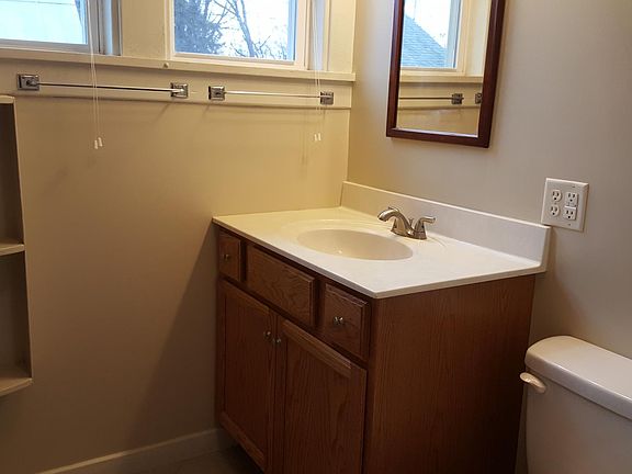 Large bath vanity & spacious sink top, recepticals, towel b