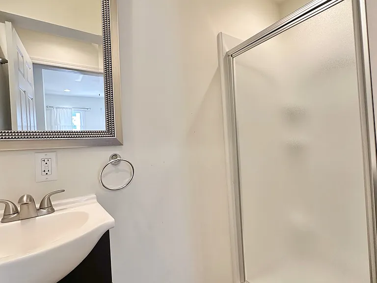1141 Vine St — Photo 11