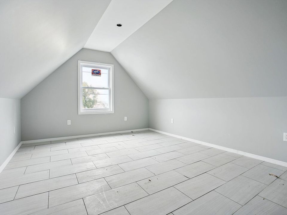 2nd image of 107 Danforth Ave #3