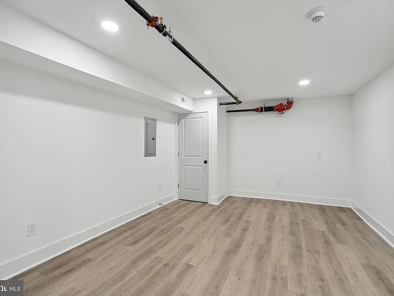 528 W Berks St #1 — Photo 7
