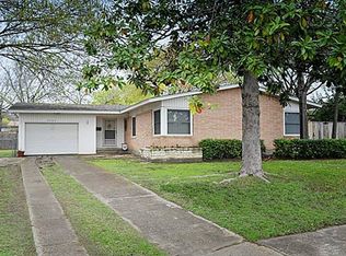 9785 Twin Creek Cir, Dallas, TX 75228