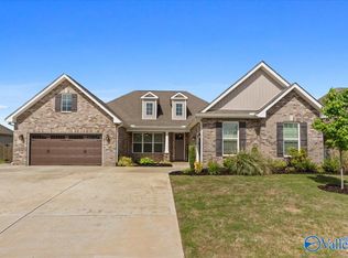 122 Cove Brook Dr, Meridianville, AL 35759