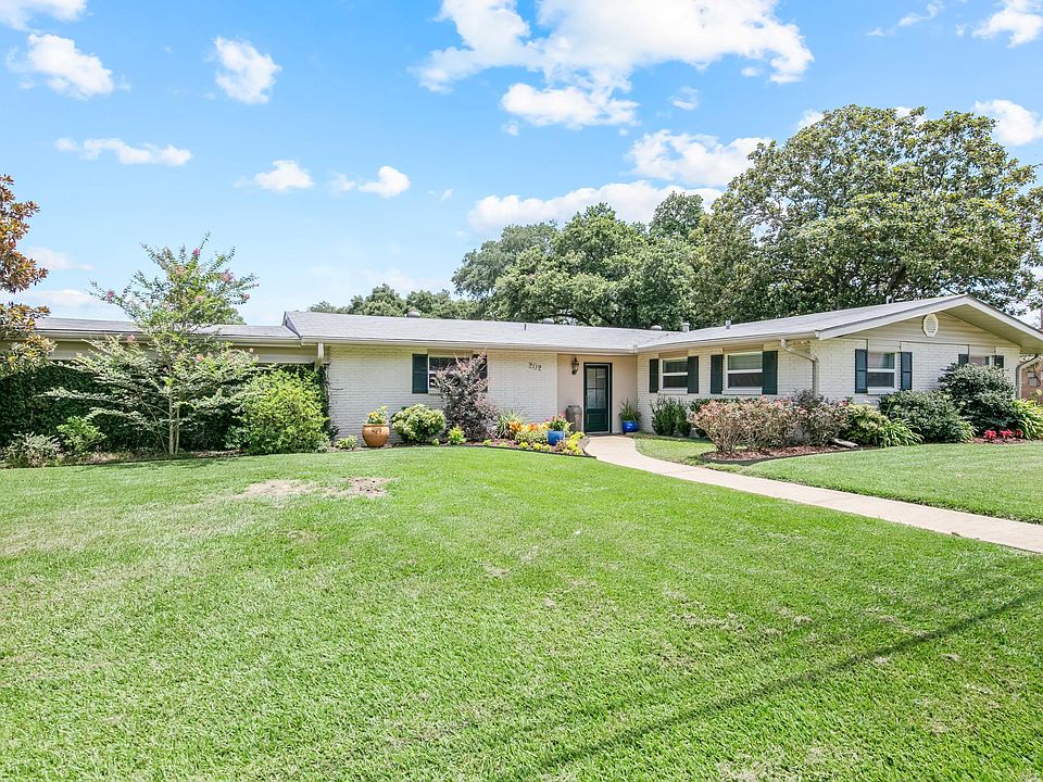 1st image of 202 Churchill Dr