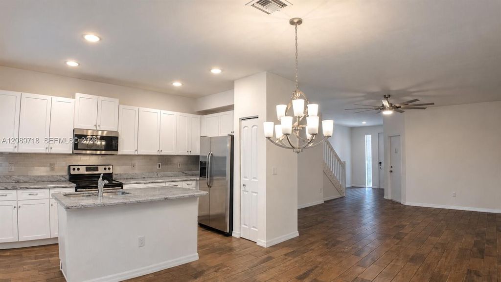 1042 NW 33rd Mnr #1042, photo 6