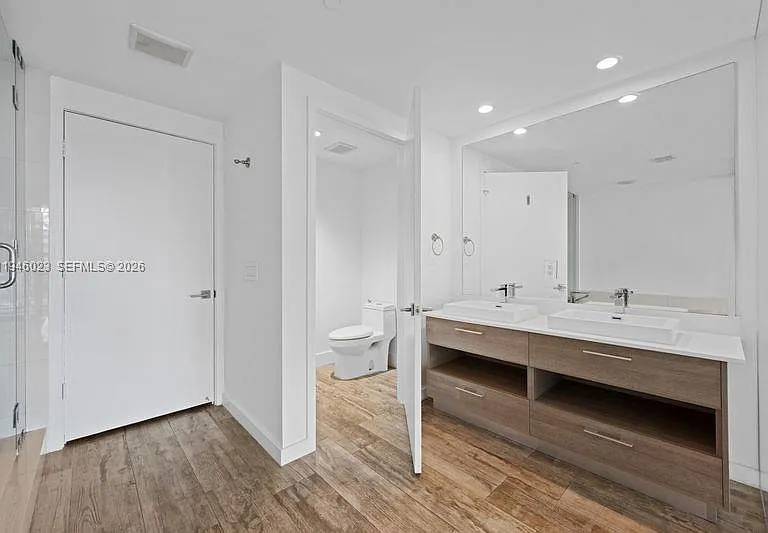 650 NE 32nd St #602 — Photo 15