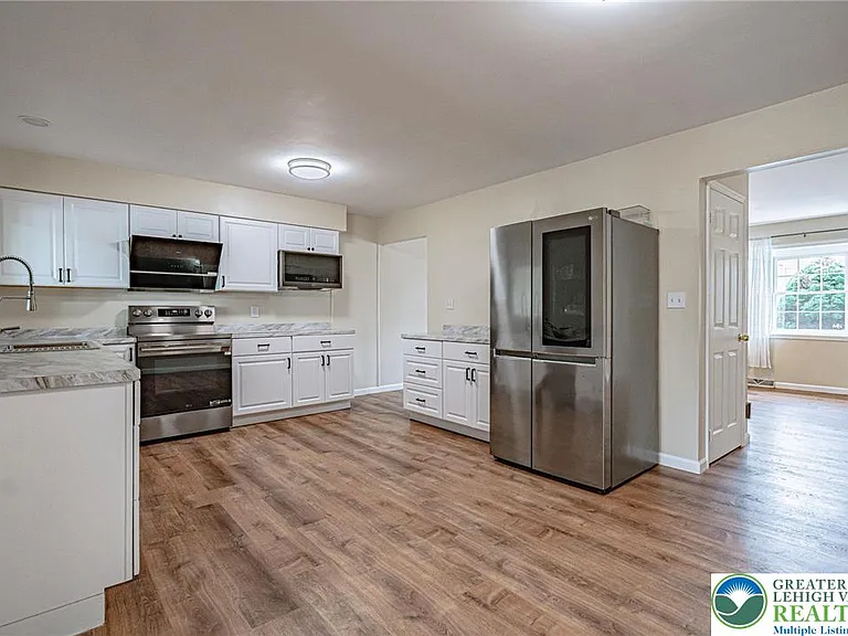 5650 Greens Dr — Photo 9