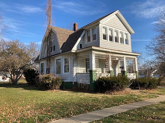 3rd image of 302 E Hopkins Ave