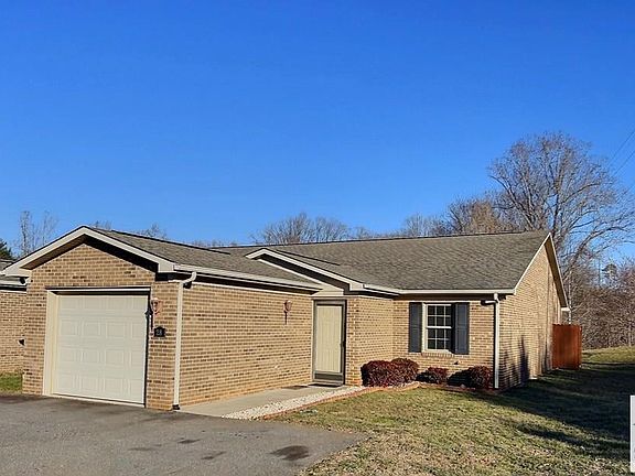 2nd image of 28 Hawthorne Ct