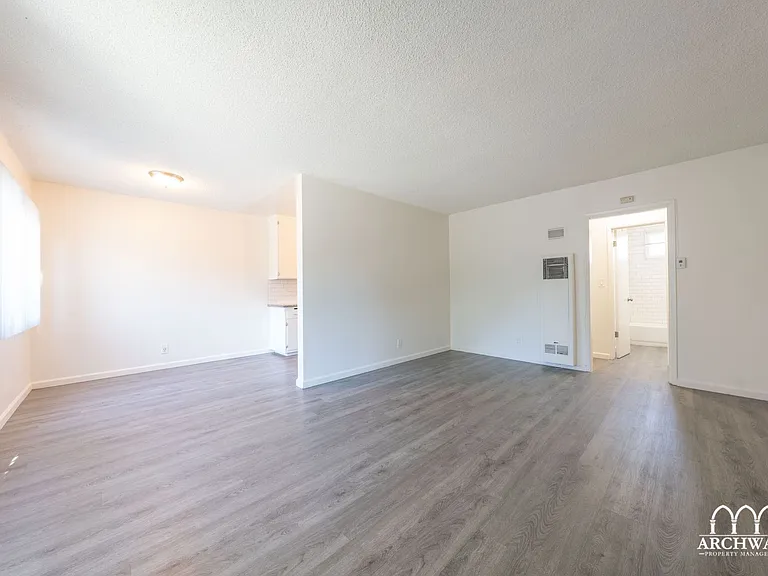 2320 Virginia Ave #3 — Photo 3