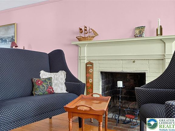 5th image of 1827 Homestead Ave