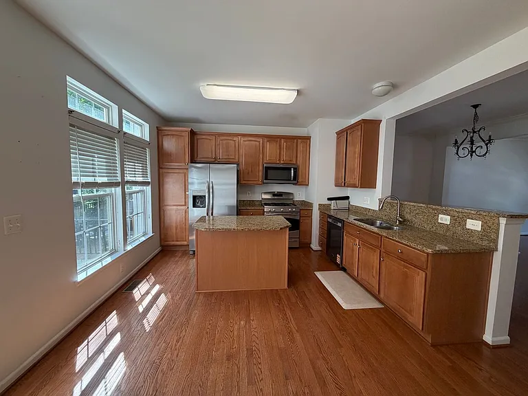 829 Rainier Rd — Photo 11