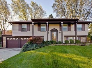 299 Belaire Dr, Buffalo Grove, IL 60089