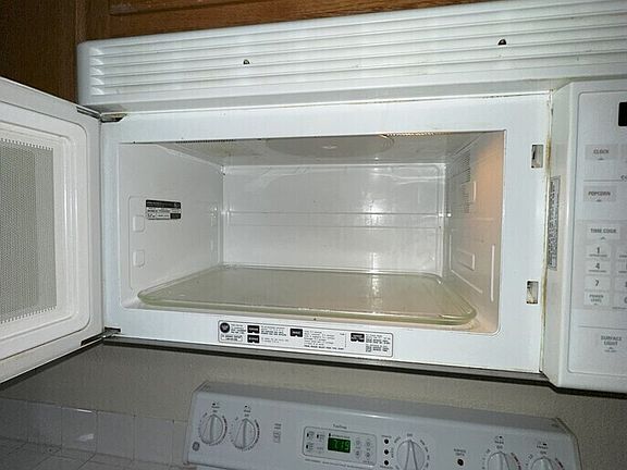 3rd image of 366 Everson Dr