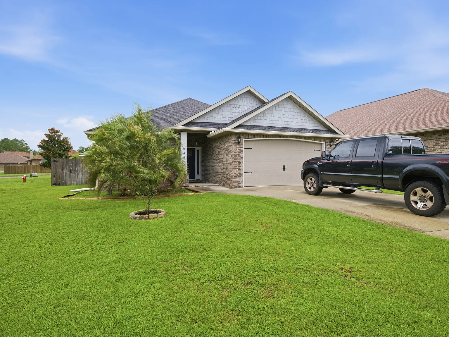 4 bed, 2130 sqft, $2,400 — Photo 2