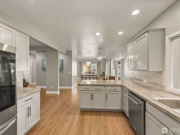 5th image of 4218 NE 9th Cir