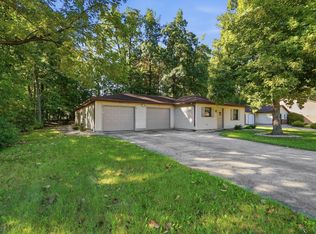 2105-2107 Versailles Village Pl, Fort Wayne, IN 46808