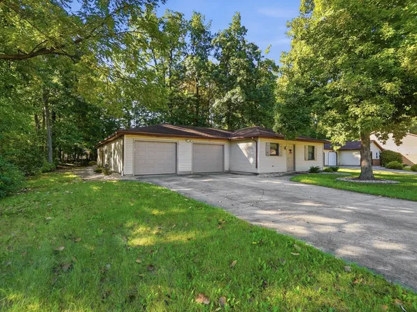 2105-2107 Versailles Village Pl, Fort Wayne, IN 46808