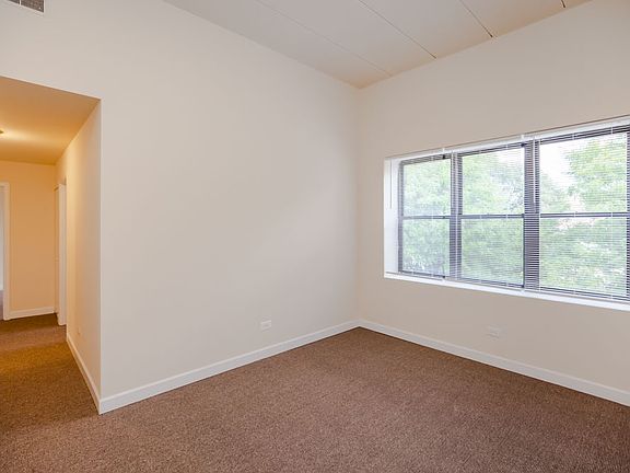 5th image of 4752 S Wabash Ave APT 306