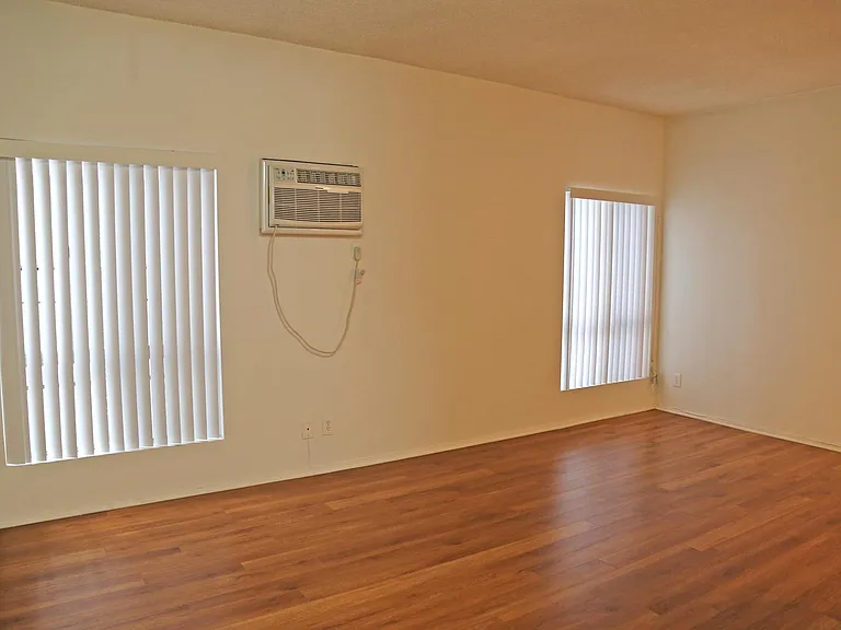 10964 Wellworth Ave #101 — Photo 3