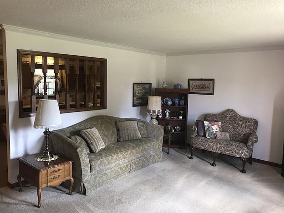 3rd image of 521 Sun Cir