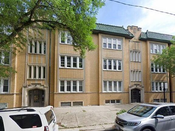 2nd image of 4006 W Wellington Ave APT 1