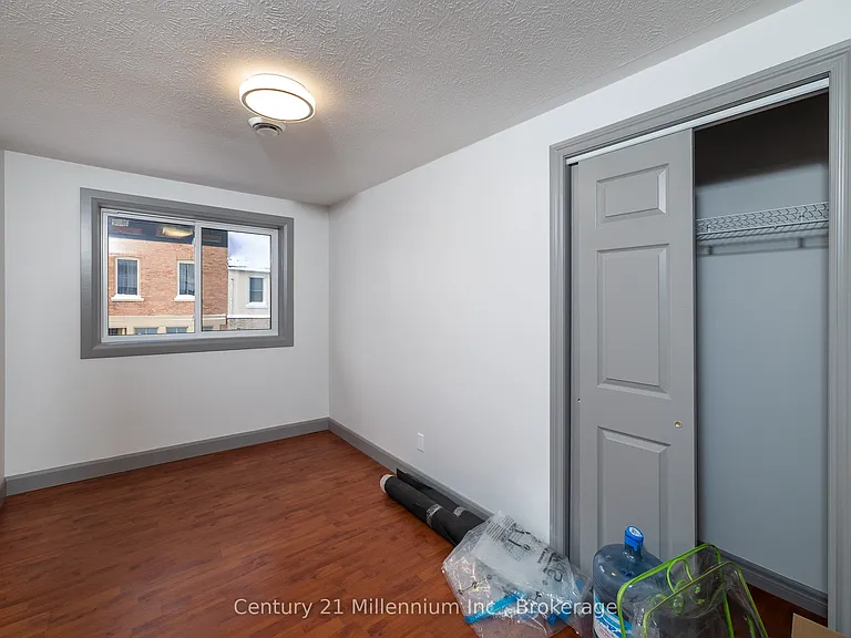 413 Queen St S #B — Photo 16