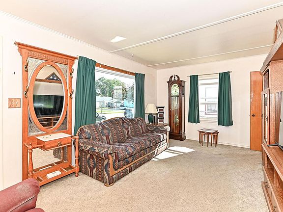 4th image of 250 Luedtke AVENUE