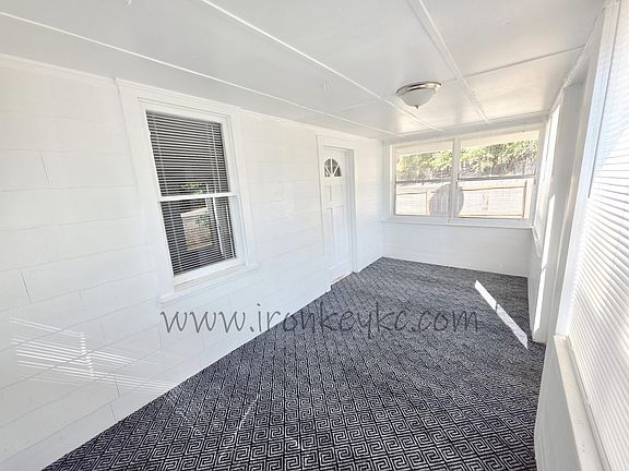 Sunroom/Front Porch