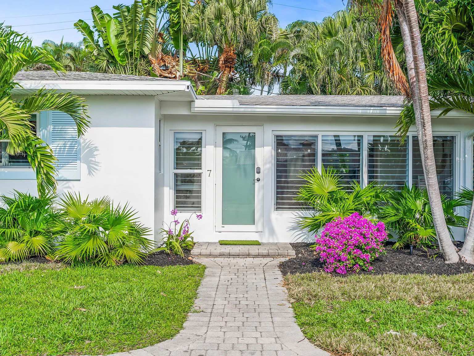 2 bed, 2.0 bath, 1844 sqft, $10,000 — Photo 3