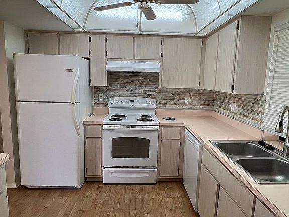 5th image of 704 NE 1st Ave