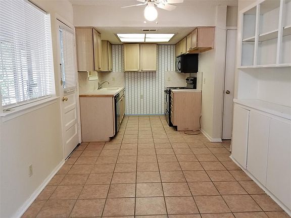 5th image of 209 E Kearney St
