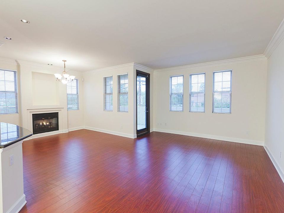 1st image of 4443 Moorpark Way APT 303