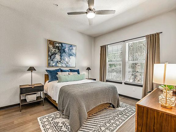 5th image of 3101 E Pecan St #21005
