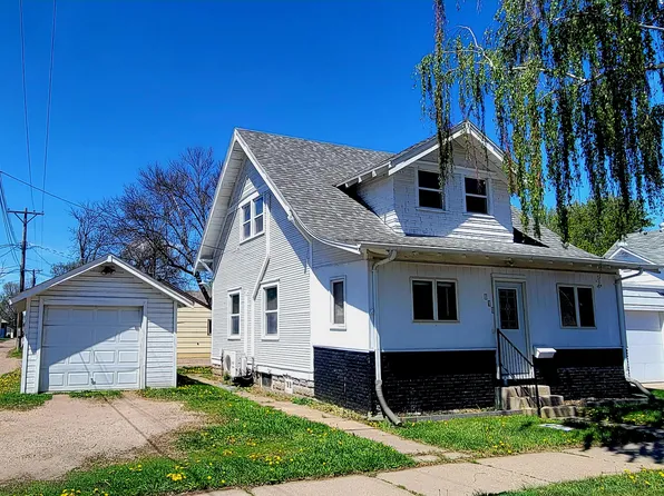 810 S 1st St, Aberdeen, SD 57401