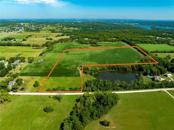 1756 N 300th Rd, Baldwin City, KS 66006