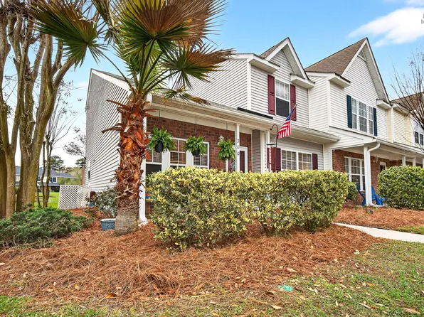 300 Yellow Hawthorn Cir, Summerville, SC 29483