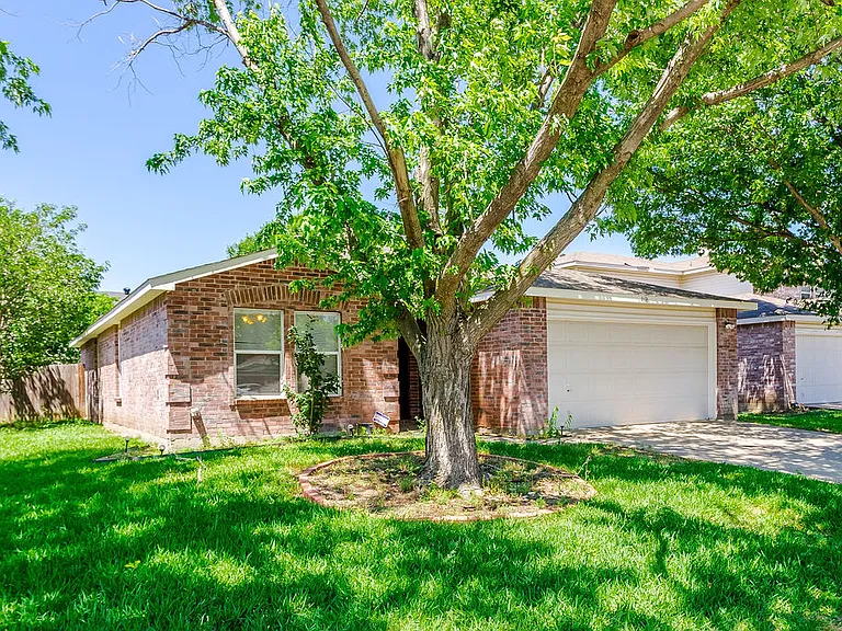 4606 Green Meadow Dr — Photo 3