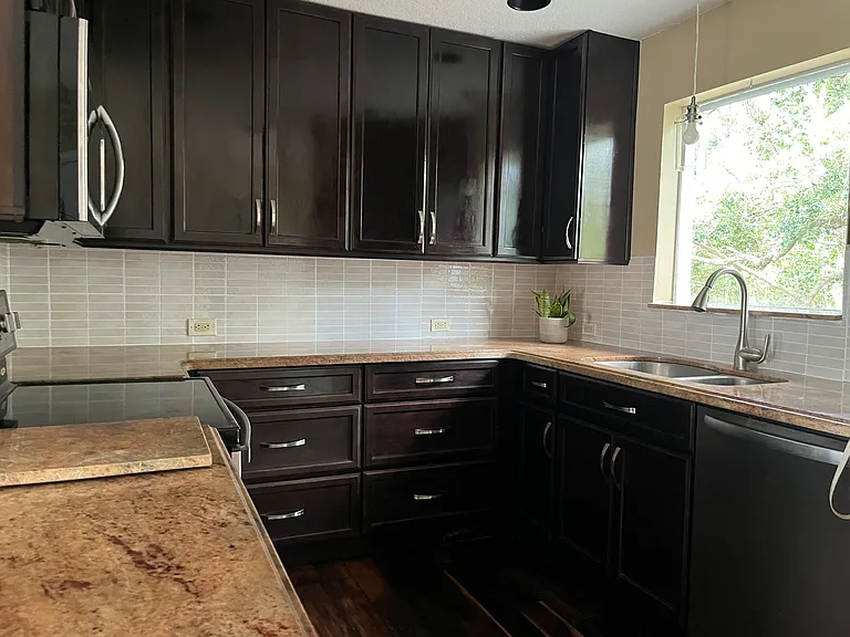 996 Mohican Blvd — Photo 5
