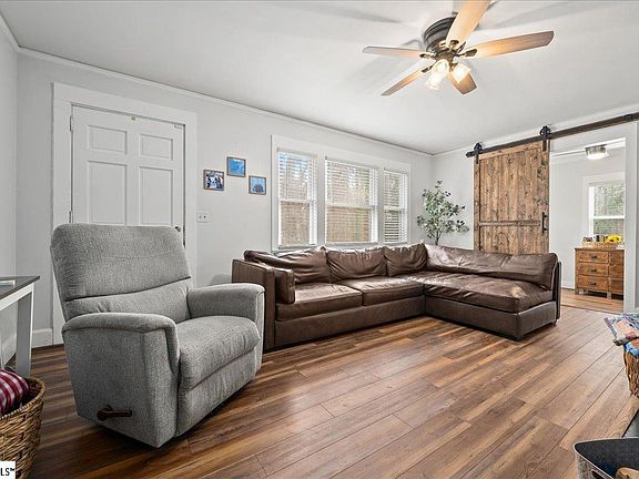 5th image of 315 Woodland Dr