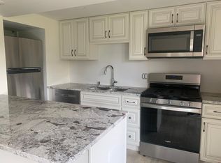 724 Houston St, Lemont, IL 60439