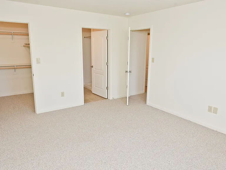 1825 Wichman Ln — Photo 40