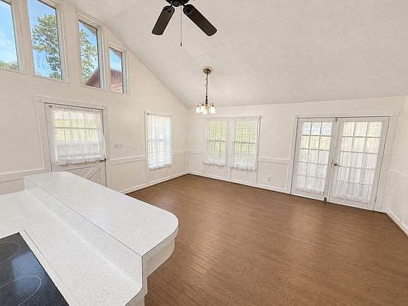 5th image of 4902 Magnolia Ln