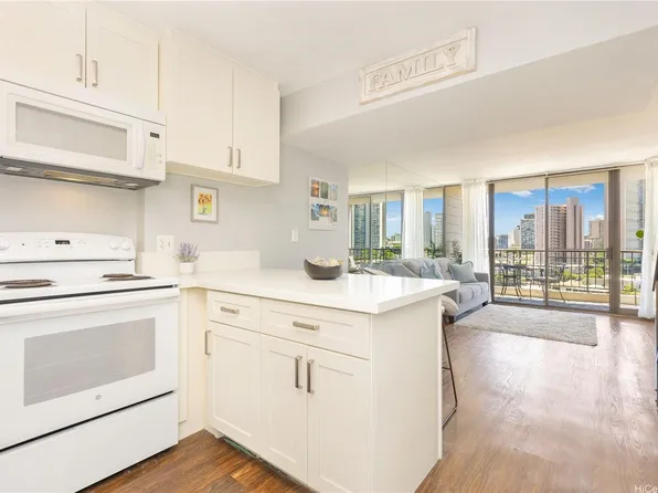 739 Hausten St APT 901, Honolulu, HI 96826