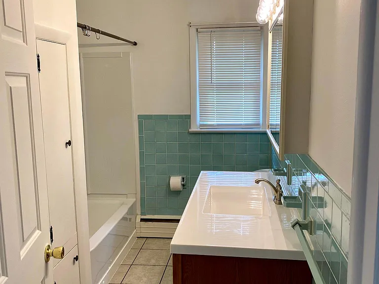 1117 Saint Anthony St — Photo 11