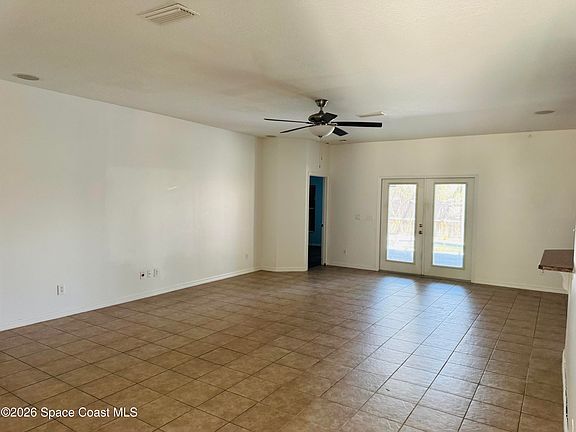 3rd image of 1110 Morgan Cir NE